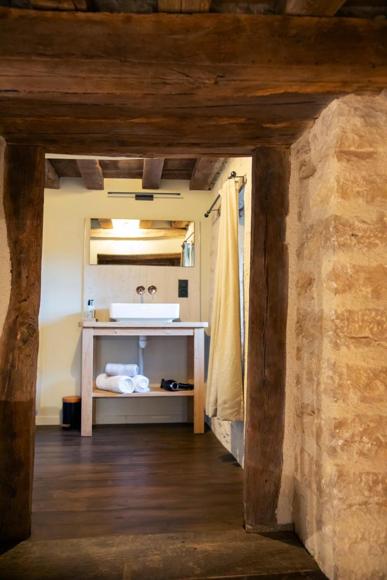 Chateauneuf Suites Екстериор снимка