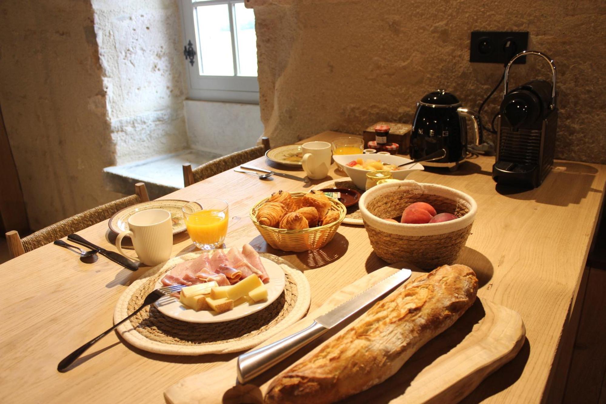 Chateauneuf Suites Екстериор снимка