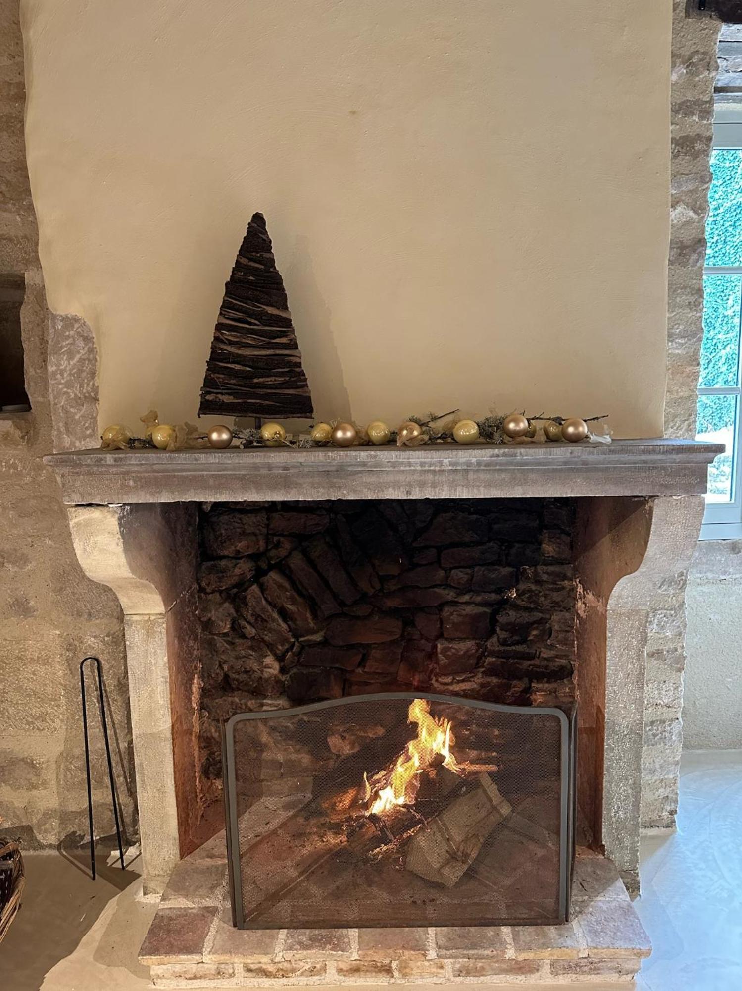 Chateauneuf Suites Екстериор снимка