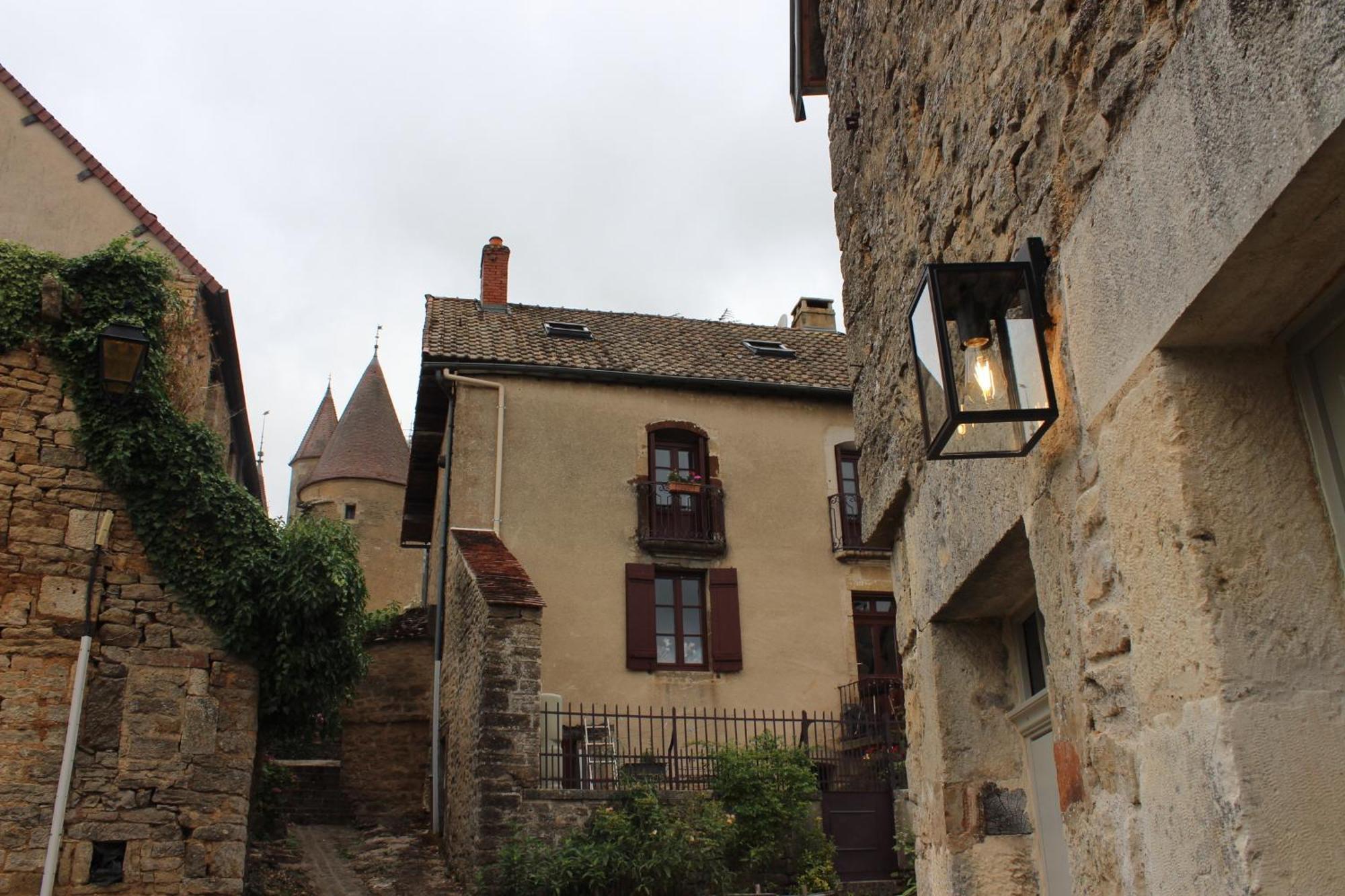 Chateauneuf Suites Екстериор снимка