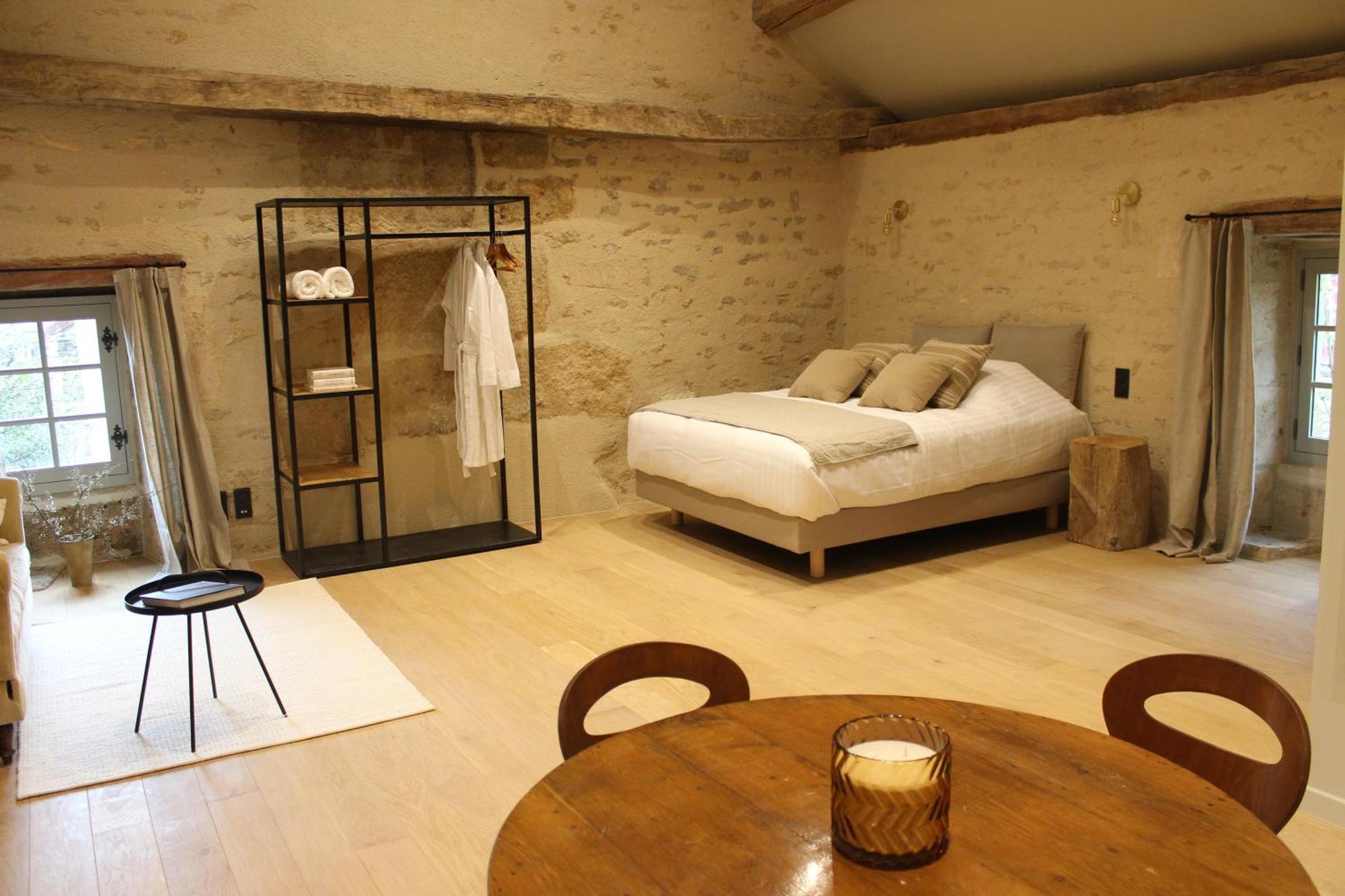 Chateauneuf Suites Екстериор снимка