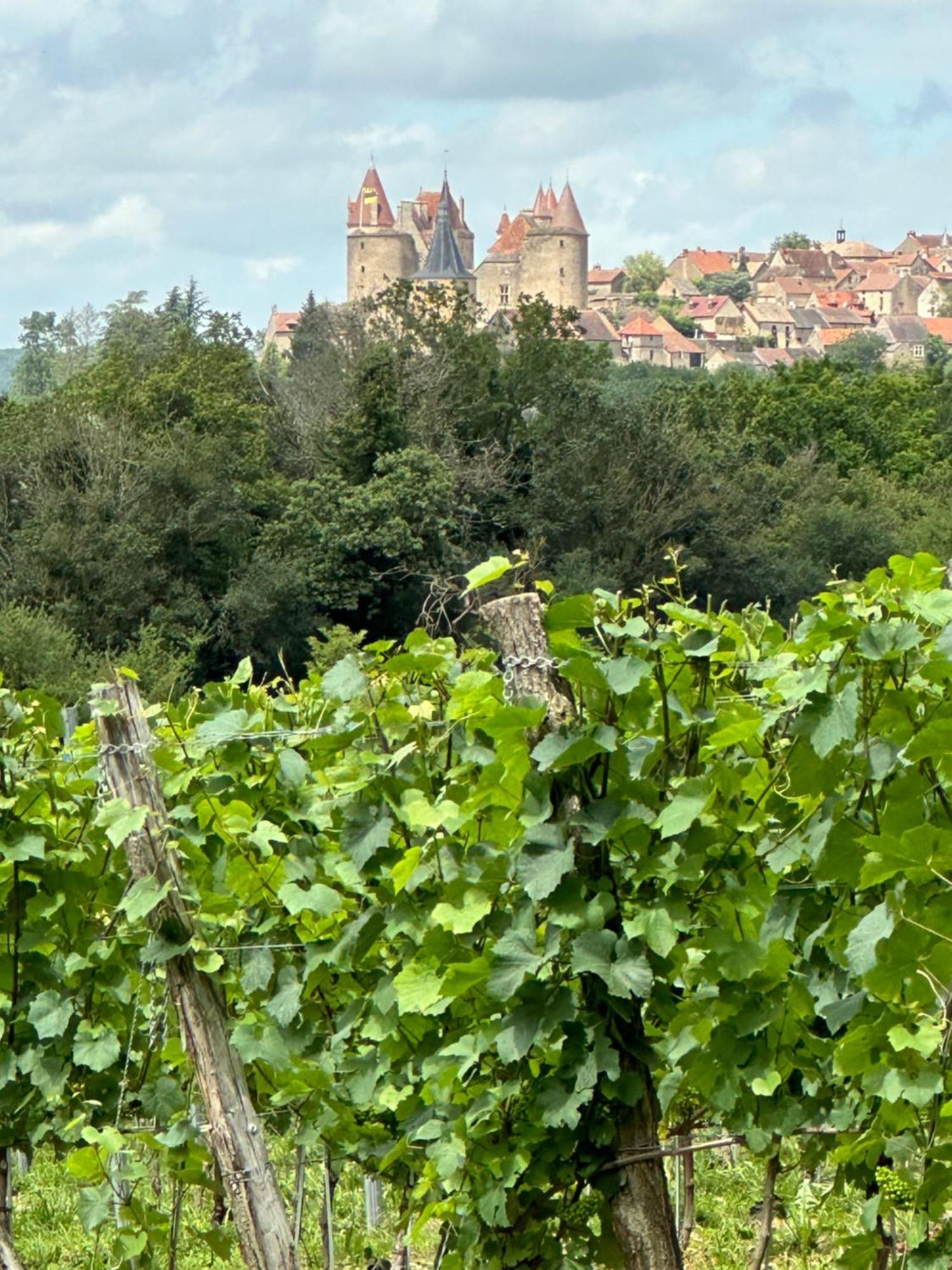 Chateauneuf Suites Екстериор снимка