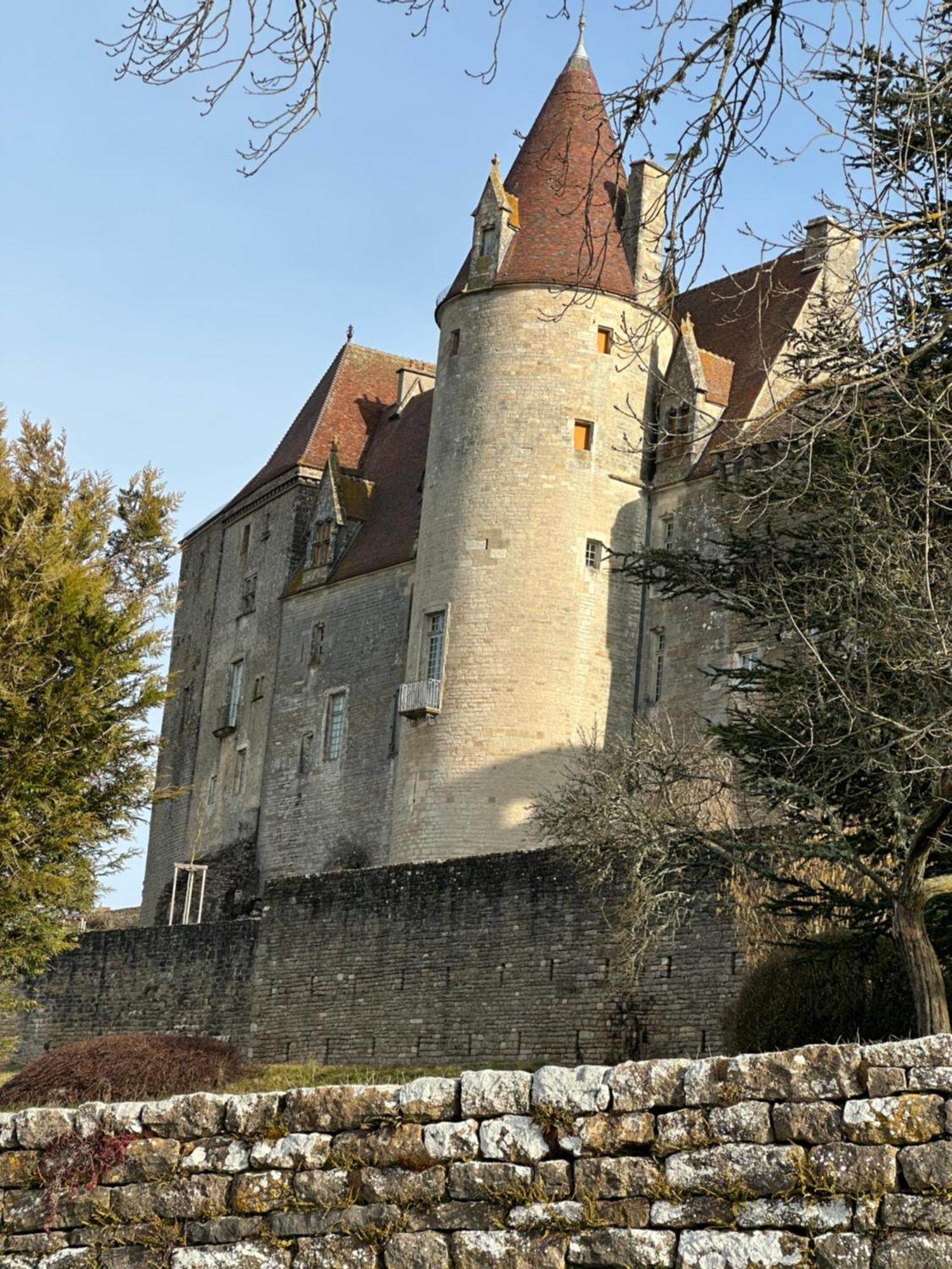 Chateauneuf Suites Екстериор снимка