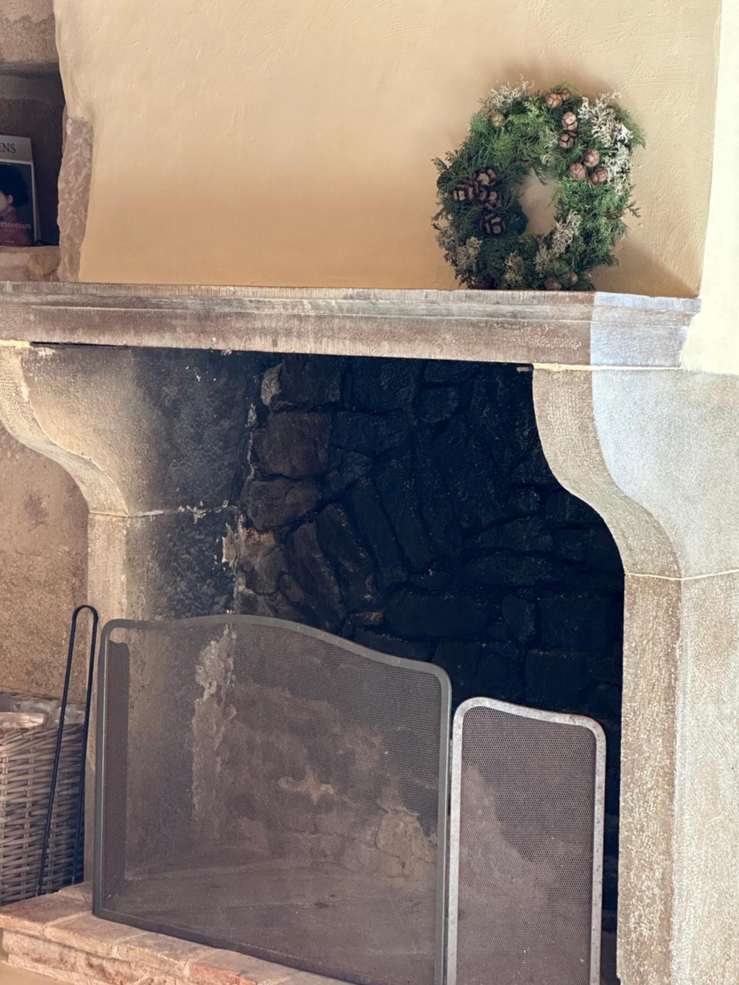 Chateauneuf Suites Екстериор снимка